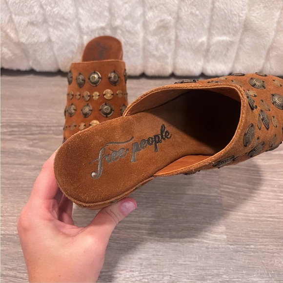 FREE PEOPLE Brown Suede Metal Embellished Slip On Heeled Claudia Clogs Size 8 - Picture 7 of 15